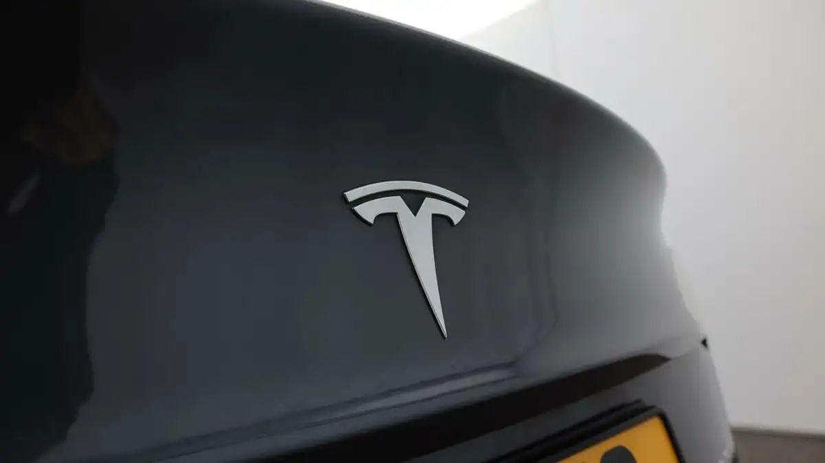 2021-tesla-model-3-e-long-range-awd-big-22