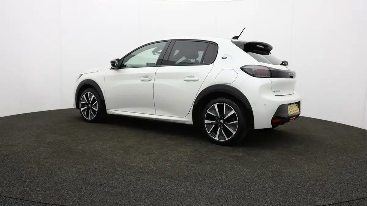 2021-peugeot-208-e-gt-50kwh-big-78
