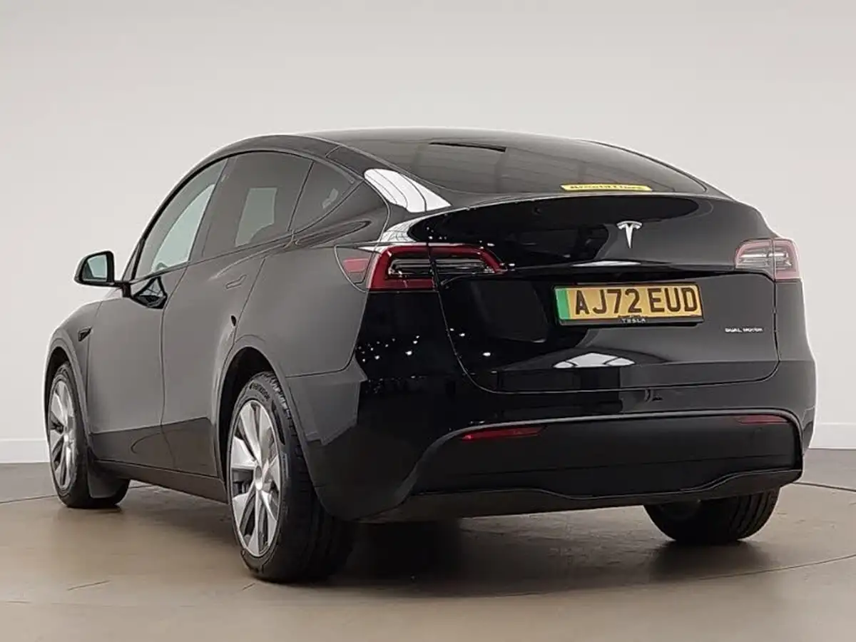 2022-tesla-model-y-e-long-range-big-1
