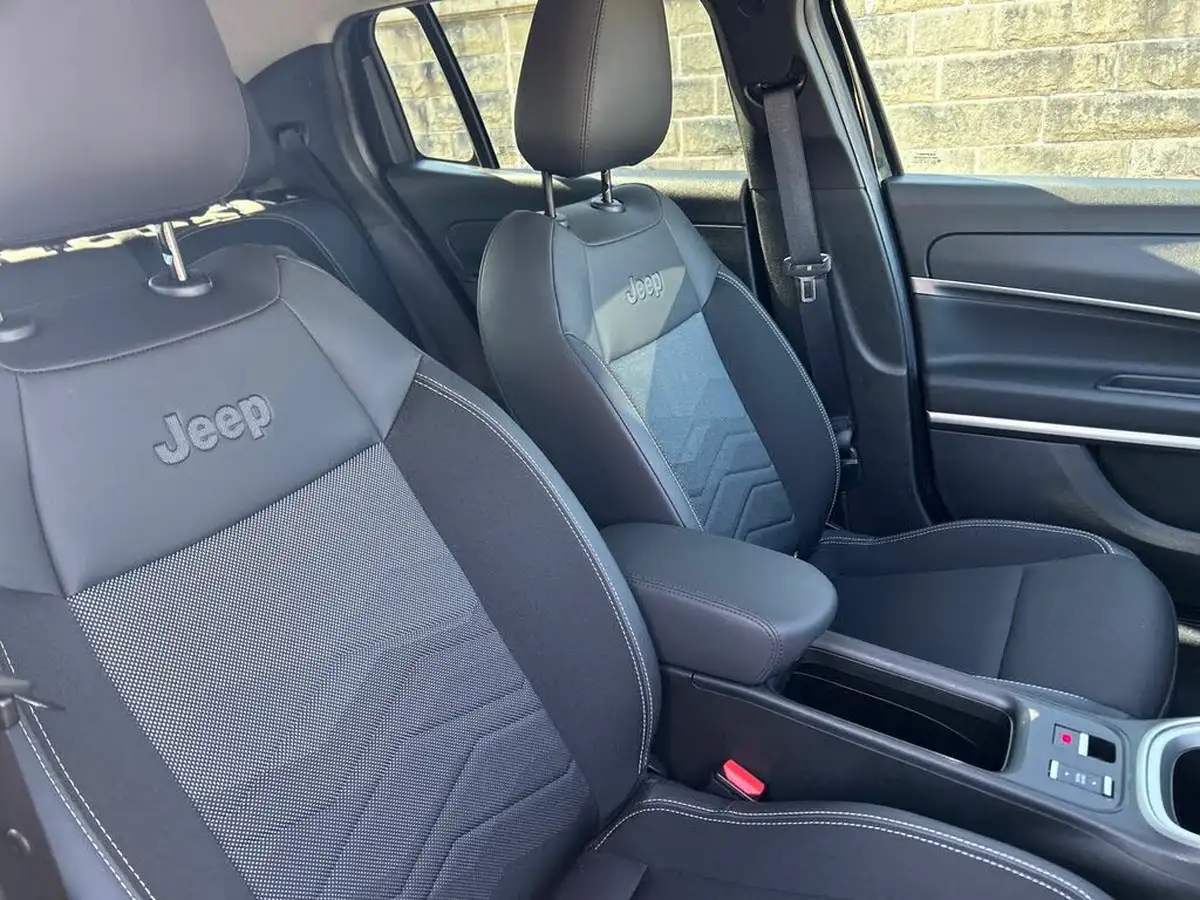 2024-jeep-avenger-e-summit-big-37
