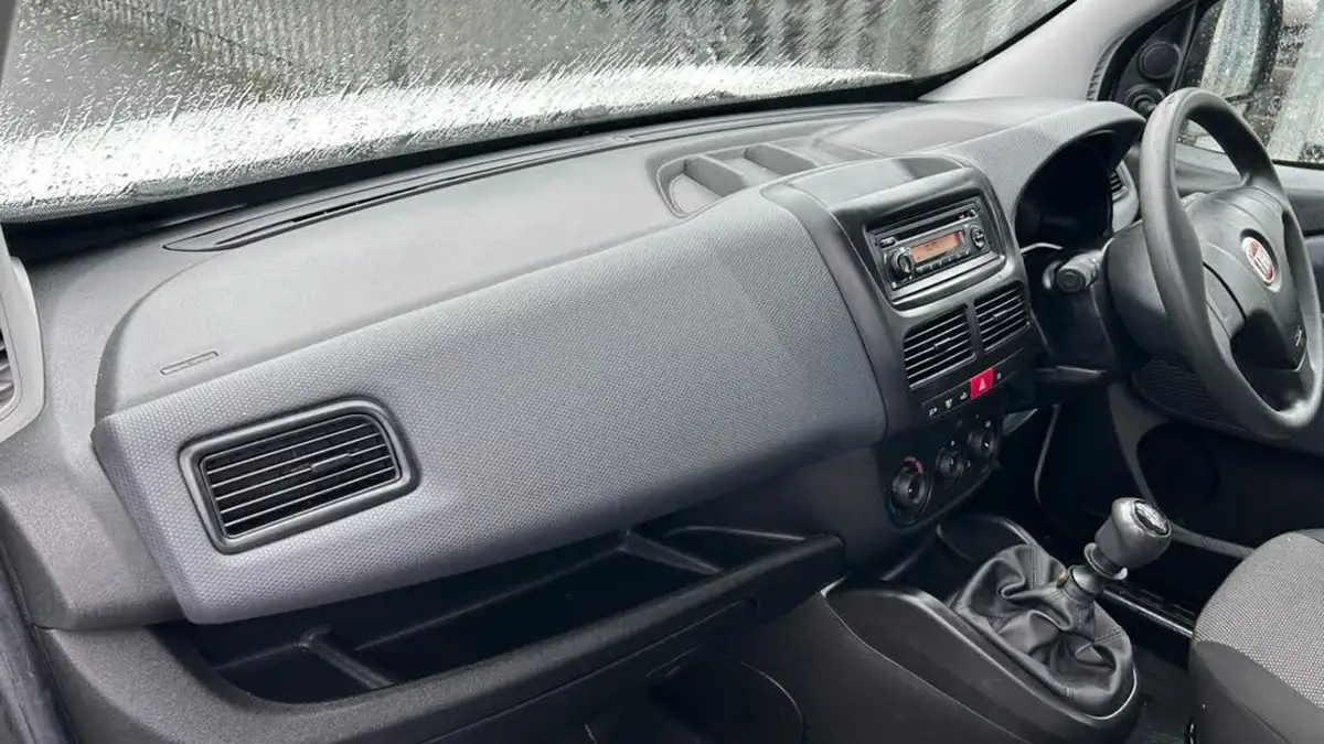 2017-fiat-doblo-cargo-16td-work-up-big-15
