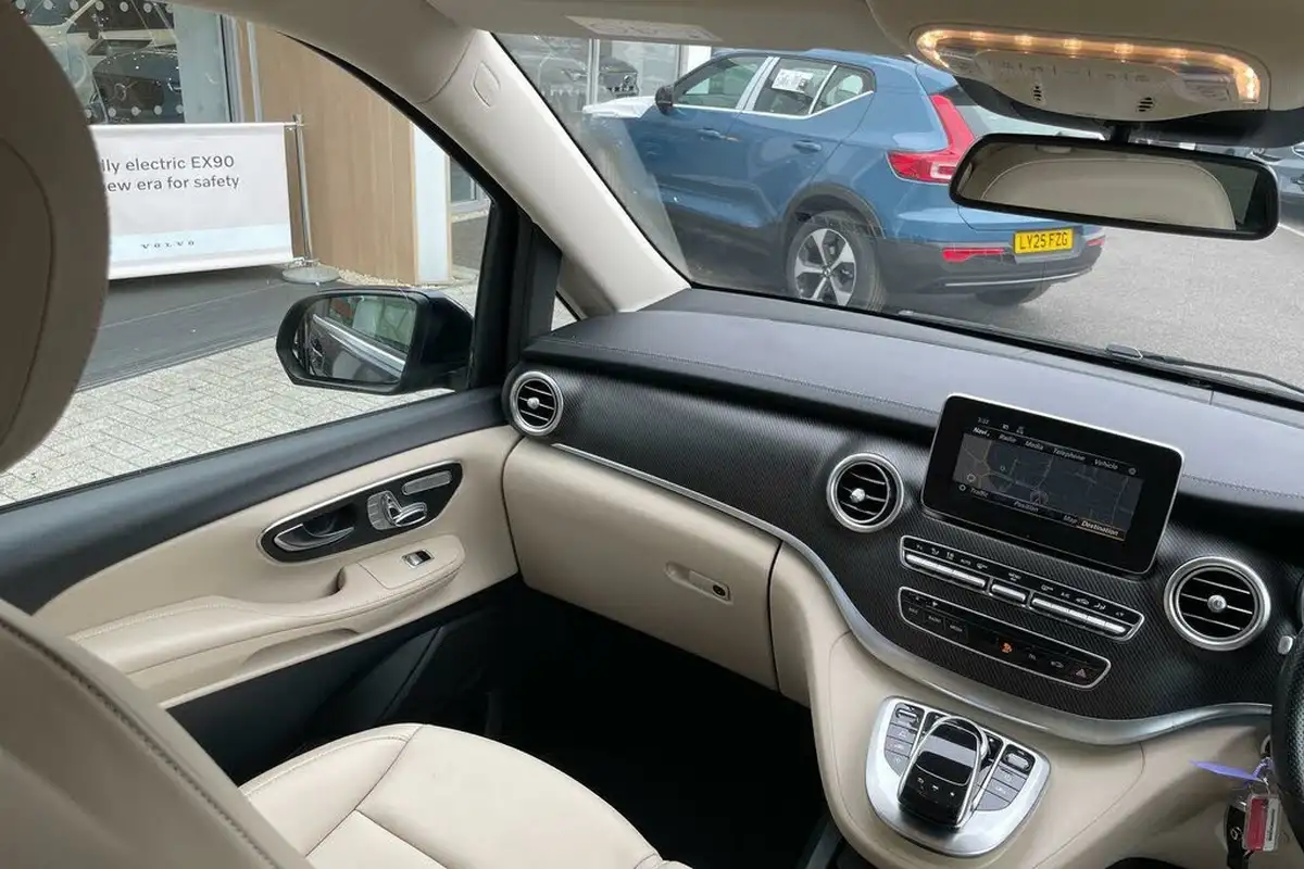 2018-mercedes-benz-v-class-21d-v250d-extra-long-amg-line-big-35