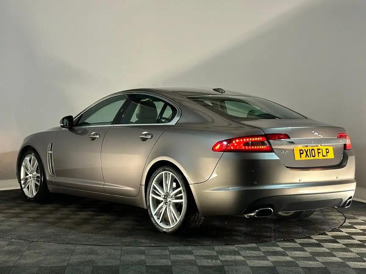 2010-jaguar-xf-30td-portfolio-big-8