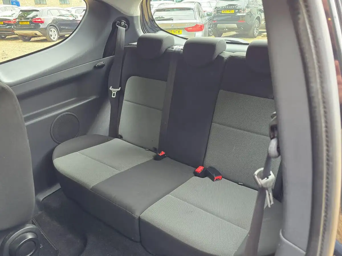 2010-mitsubishi-colt-13-cz2-3d-amt-big-6