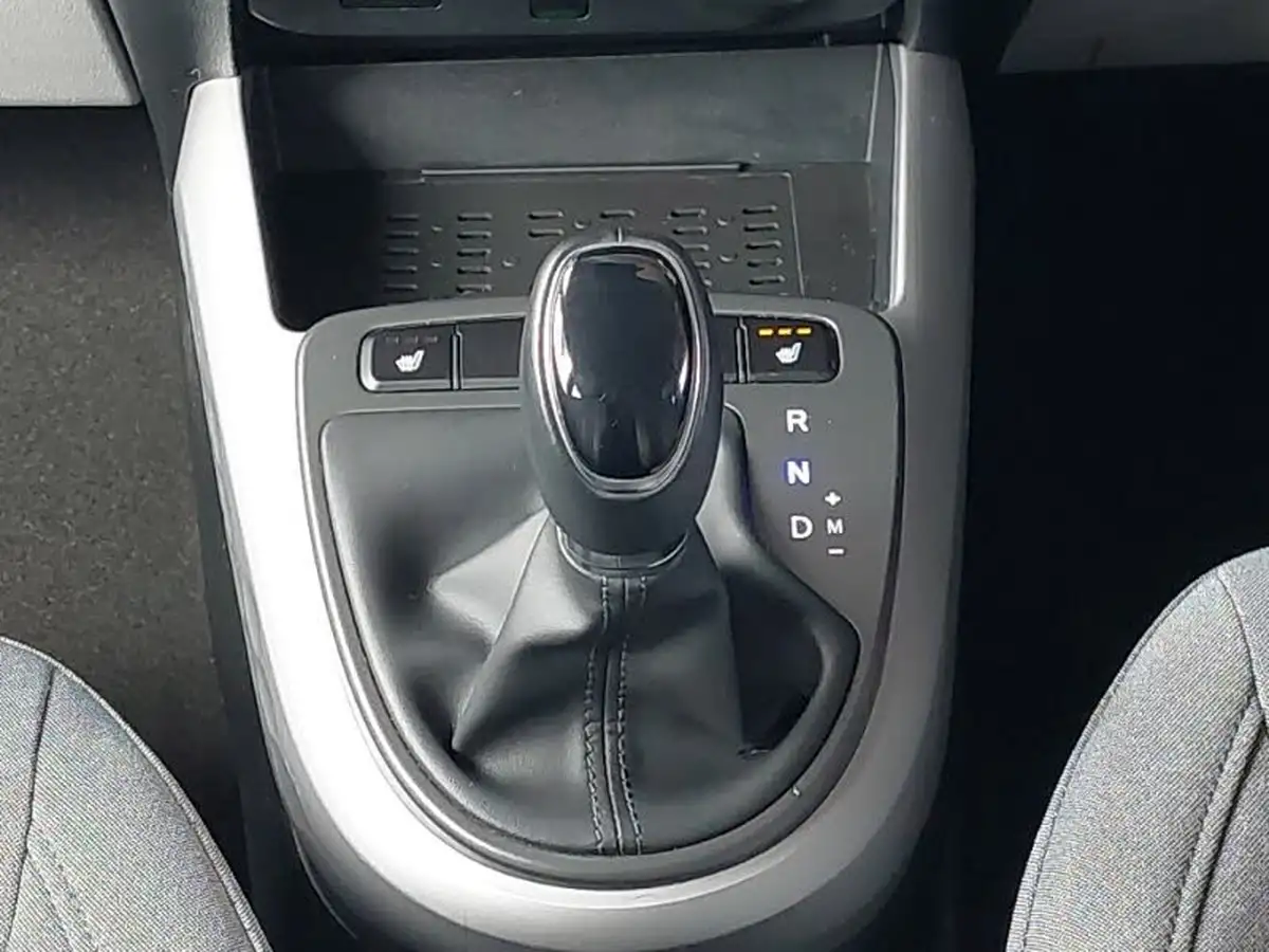 2022-hyundai-i10-12-premium-auto-big-9
