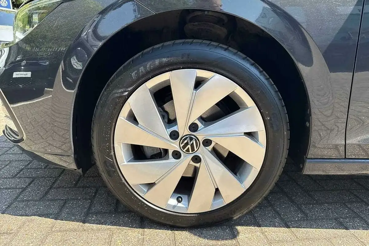 2022-volkswagen-golf-15-etsi-style-150ps-hatchback-big-4