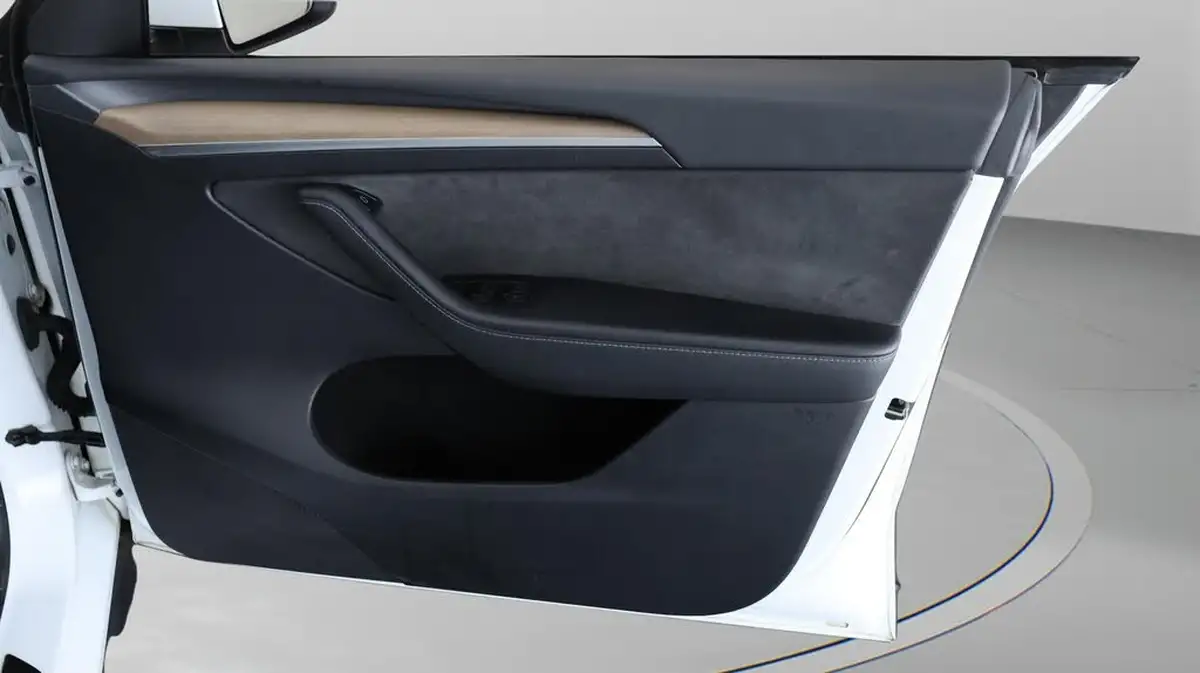 2022-tesla-model-y-e-long-range-big-14