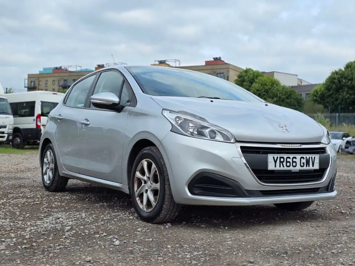 2016-peugeot-208-12-puretech-active-82bhp-ss-5d-etg5-big-4