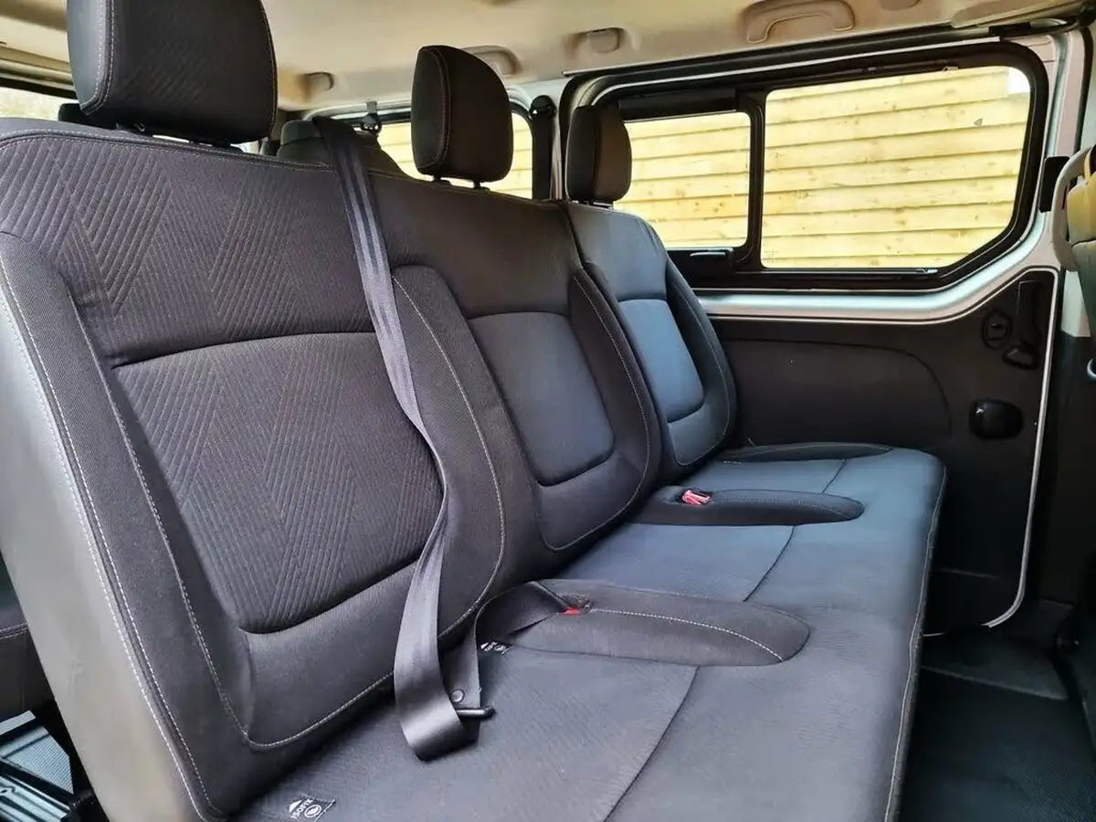 2020-renault-trafic-passenger-20dci-sl28-170-sport-nav-big-14