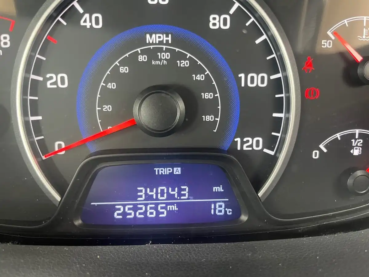 2017-hyundai-i10-12-premium-big-12