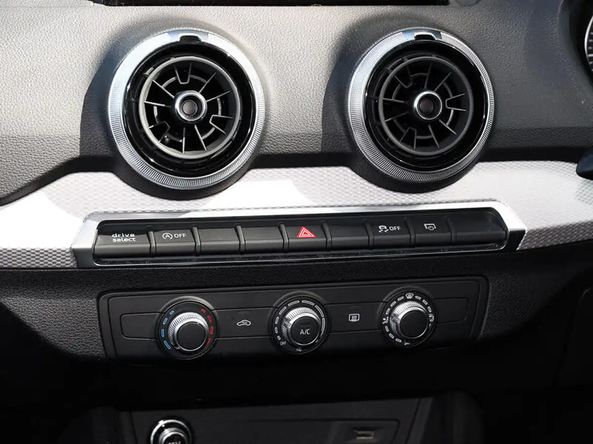 2021-audi-q2-10-30-tfsi-technik-big-10