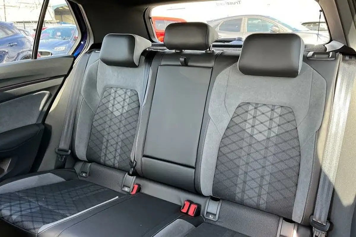 2022-volkswagen-golf-15-etsi-r-line-150ps-hatchback-big-19