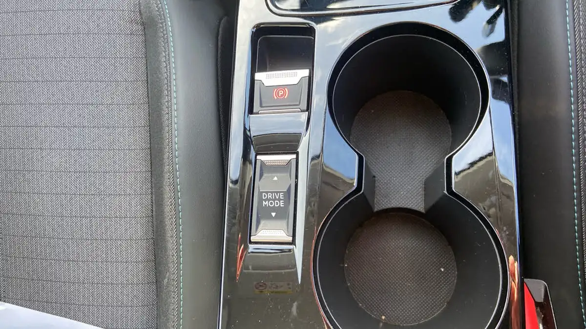 2023-peugeot-208-12-puretech-allure-premium-130ps-eat8-big-21