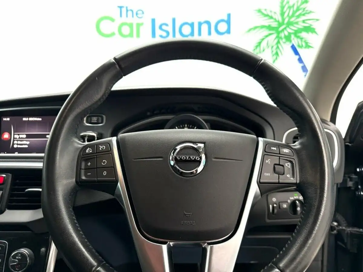 2018-volvo-v40-20-t2-momentum-nav-plus-big-12