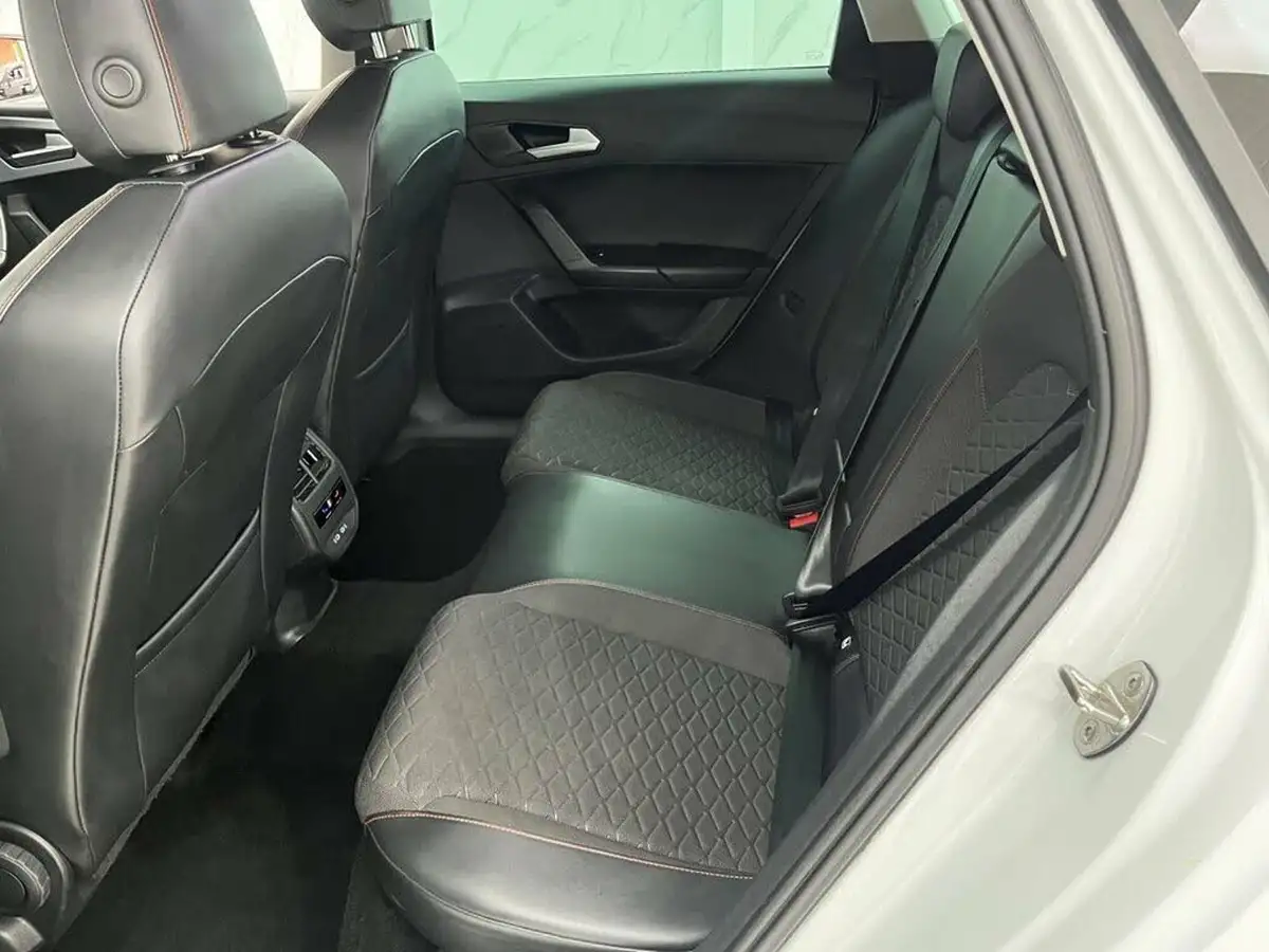 2022-seat-leon-14-e-hybrid-fr-estate-big-32