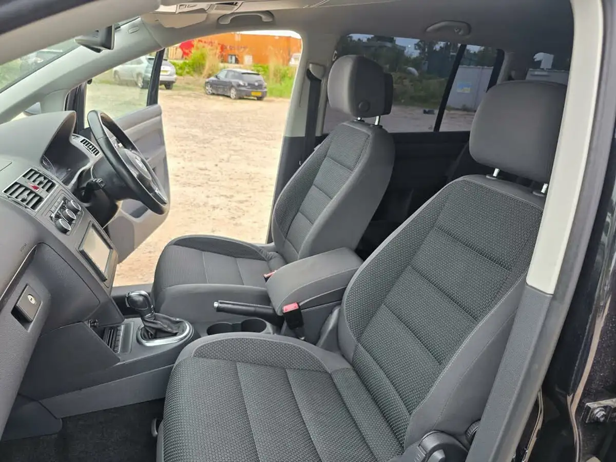 2014-volkswagen-touran-big-47