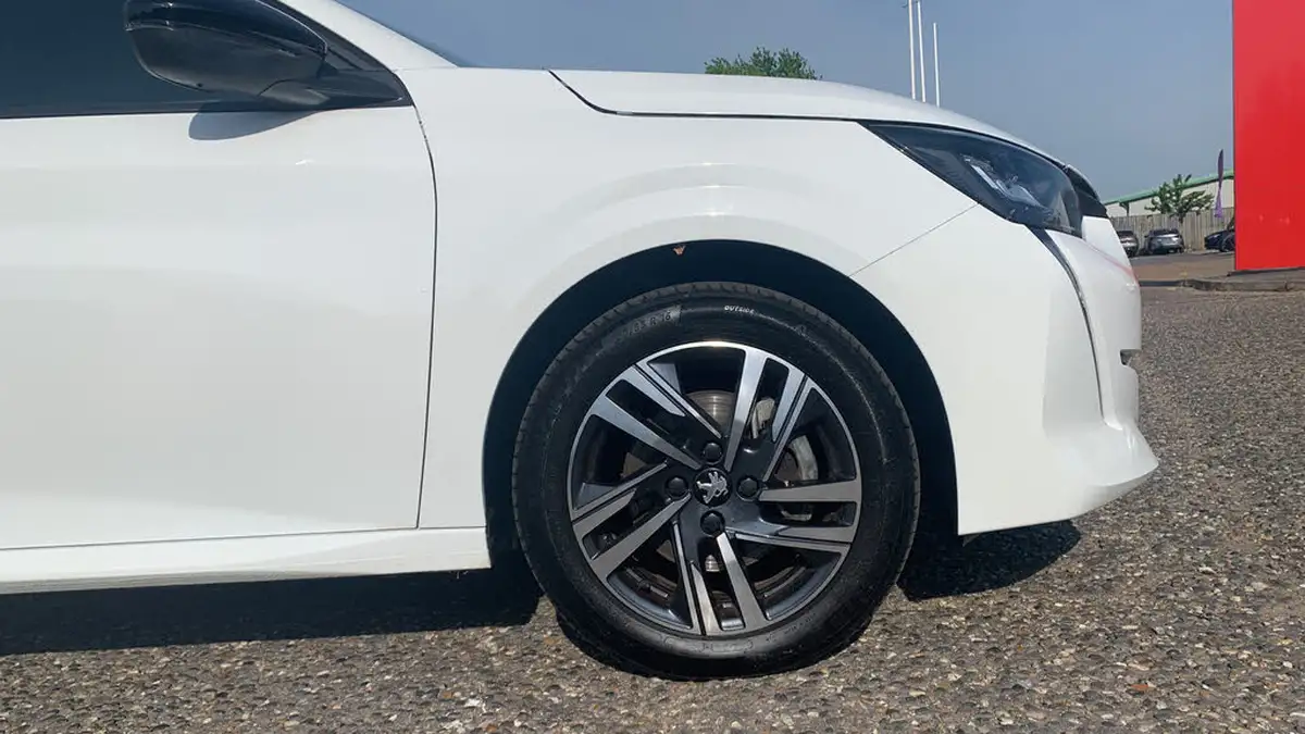 2023-peugeot-208-12-puretech-allure-premium-100ps-big-16