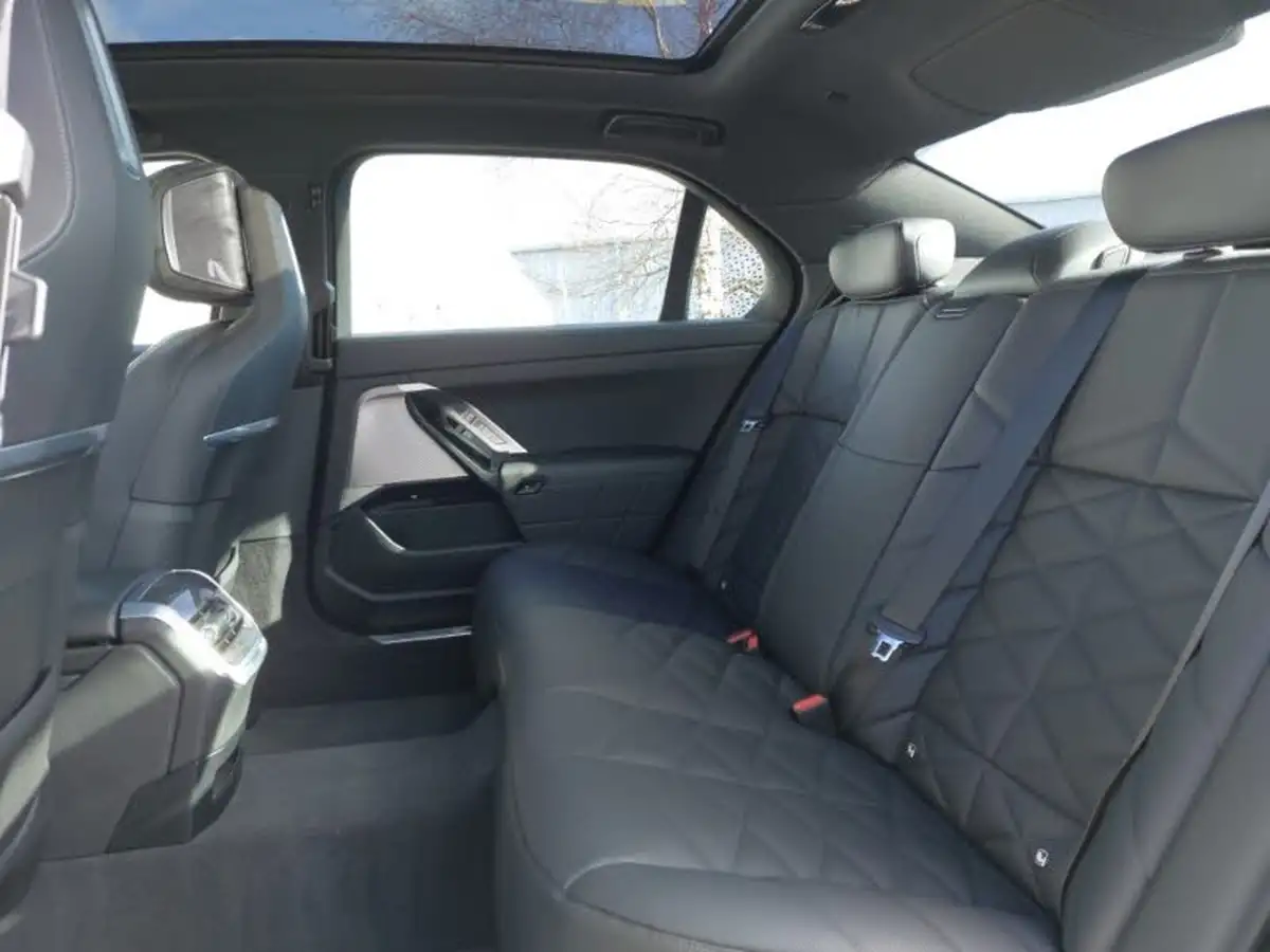 2023-bmw-7-series-e-i7-xdrive60-m-sport-big-11