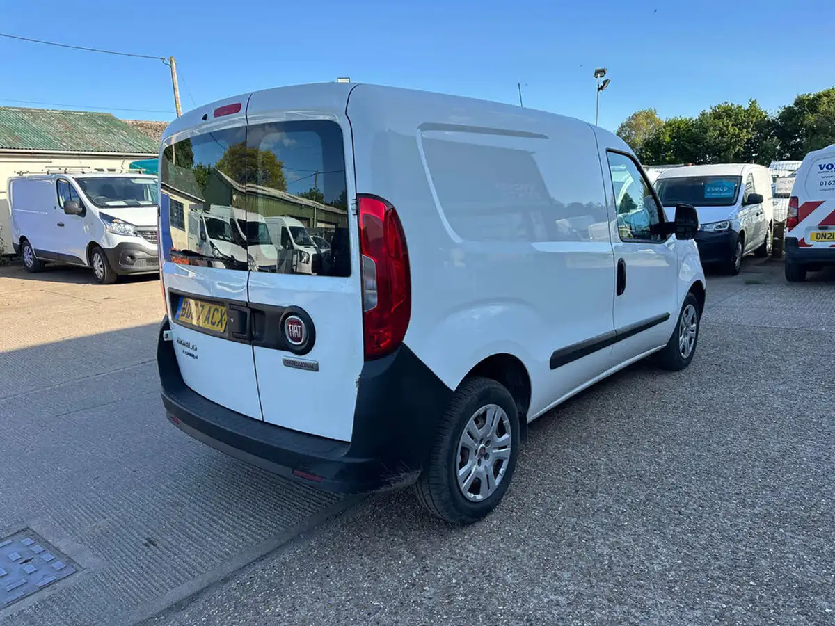 2018-fiat-doblo-cargo-16td-l1h1-big-9
