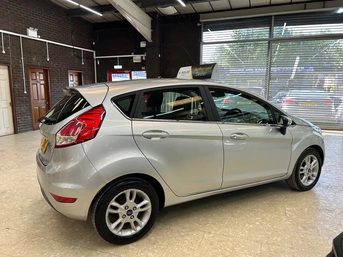 2014-ford-fiesta-10-zetec-100ps-ecoboost-ss-5d-big-7