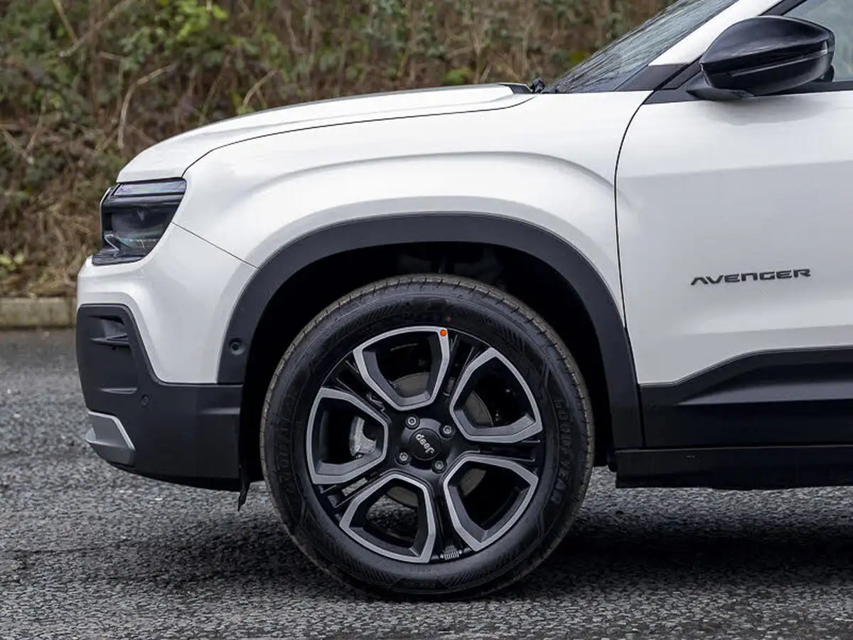 2025-jeep-avenger-12-gse-summit-big-13