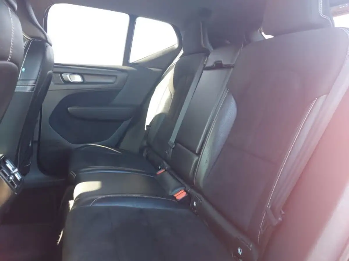 2020-volvo-xc40-15-t3-r-design-big-5