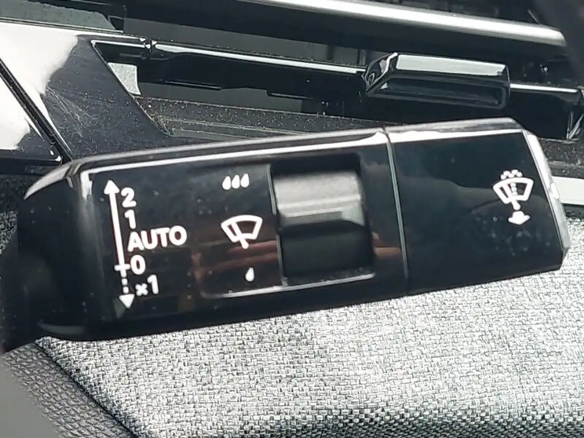 2024-peugeot-3008-suv-12-puretech-gt-136ps-hybrid-e-dsc6-big-12