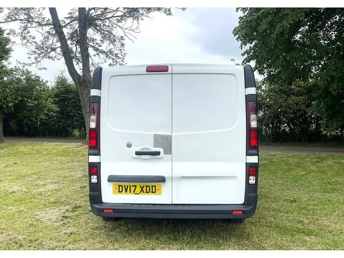 2017-vauxhall-vivaro-16cdti-2900-l2h1-120pseu6-panel-van-big-15