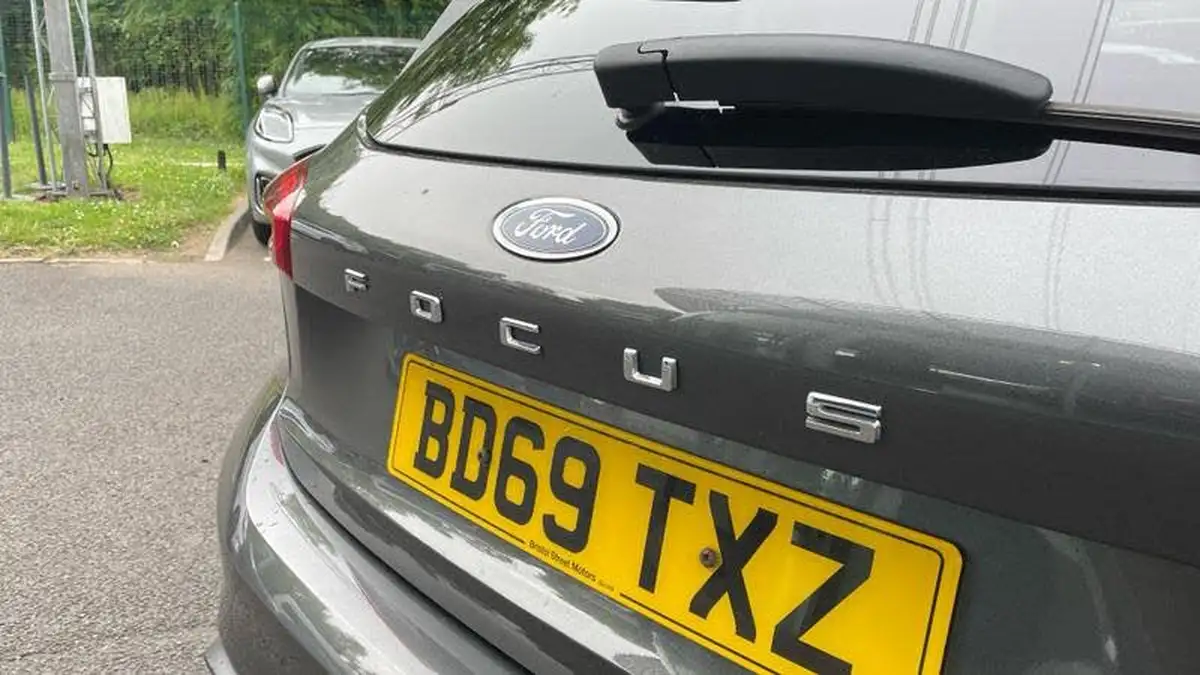 2019-ford-focus-10t-st-line-hatchback-big-16