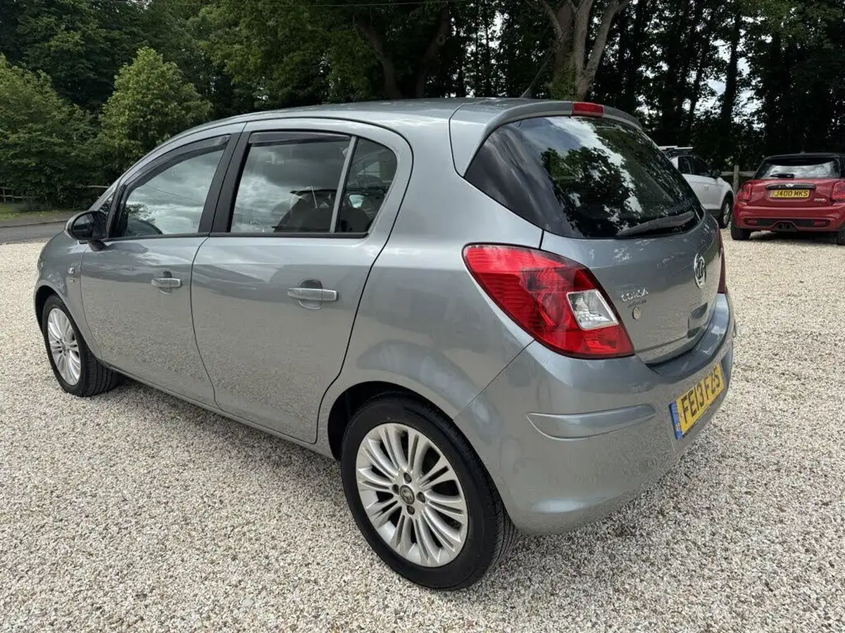 2013-vauxhall-corsa-14-se-100ps-ac-5d-1398cc-auto-big-3