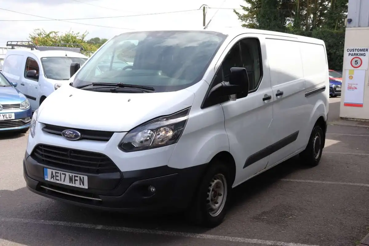 2017-ford-transit-custom-20tdci-290-l2h1-105pseu6-panel-van-big-1