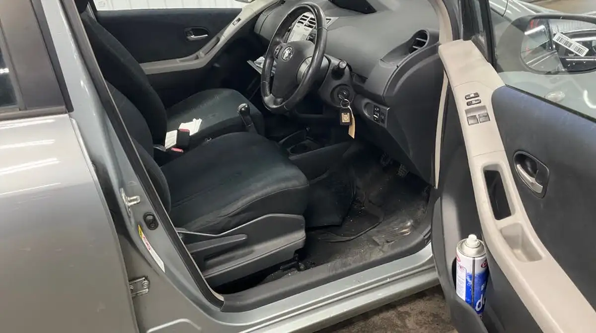 2008-toyota-yaris-13-tr-5d-big-6