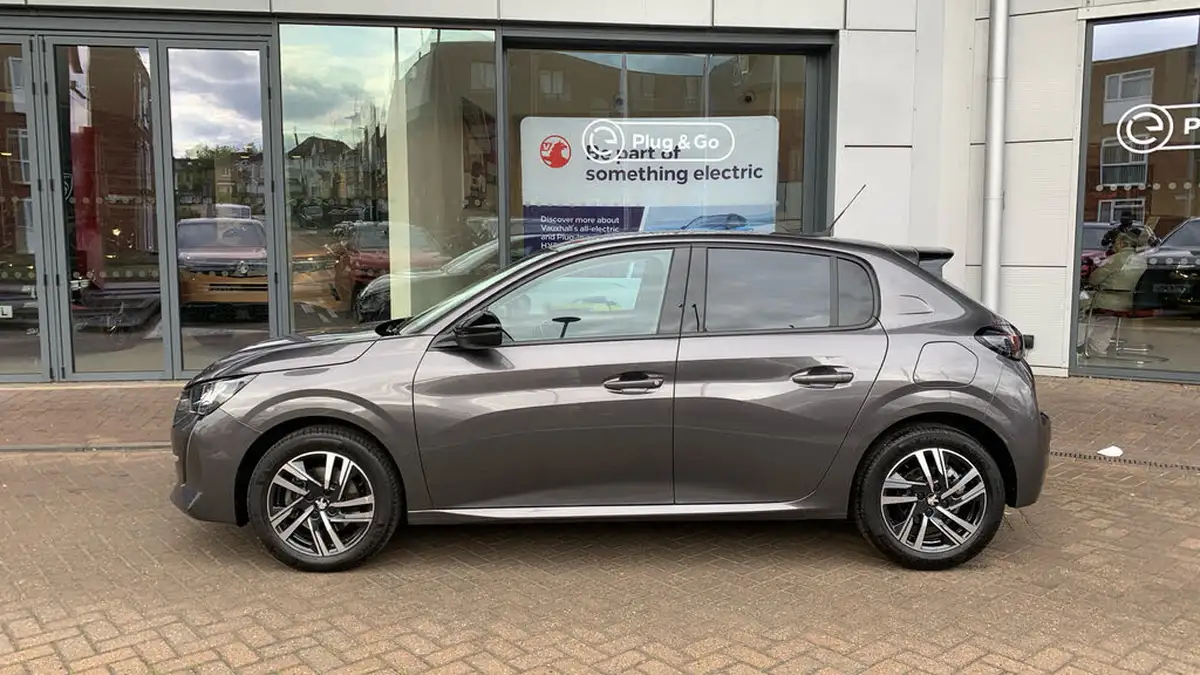 2022-peugeot-208-12-puretech-allure-premium-100bhp-eat8-big-5