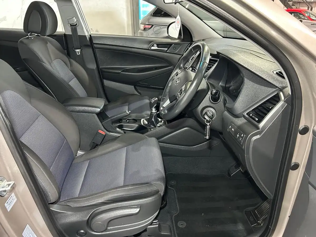 2016-hyundai-tucson-17crdi-blue-drive-se-nav-116ps-big-15