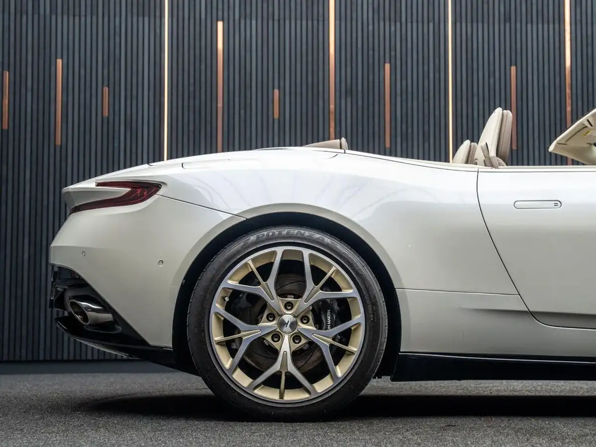 2018-aston-martin-db11-40-v8-big-20