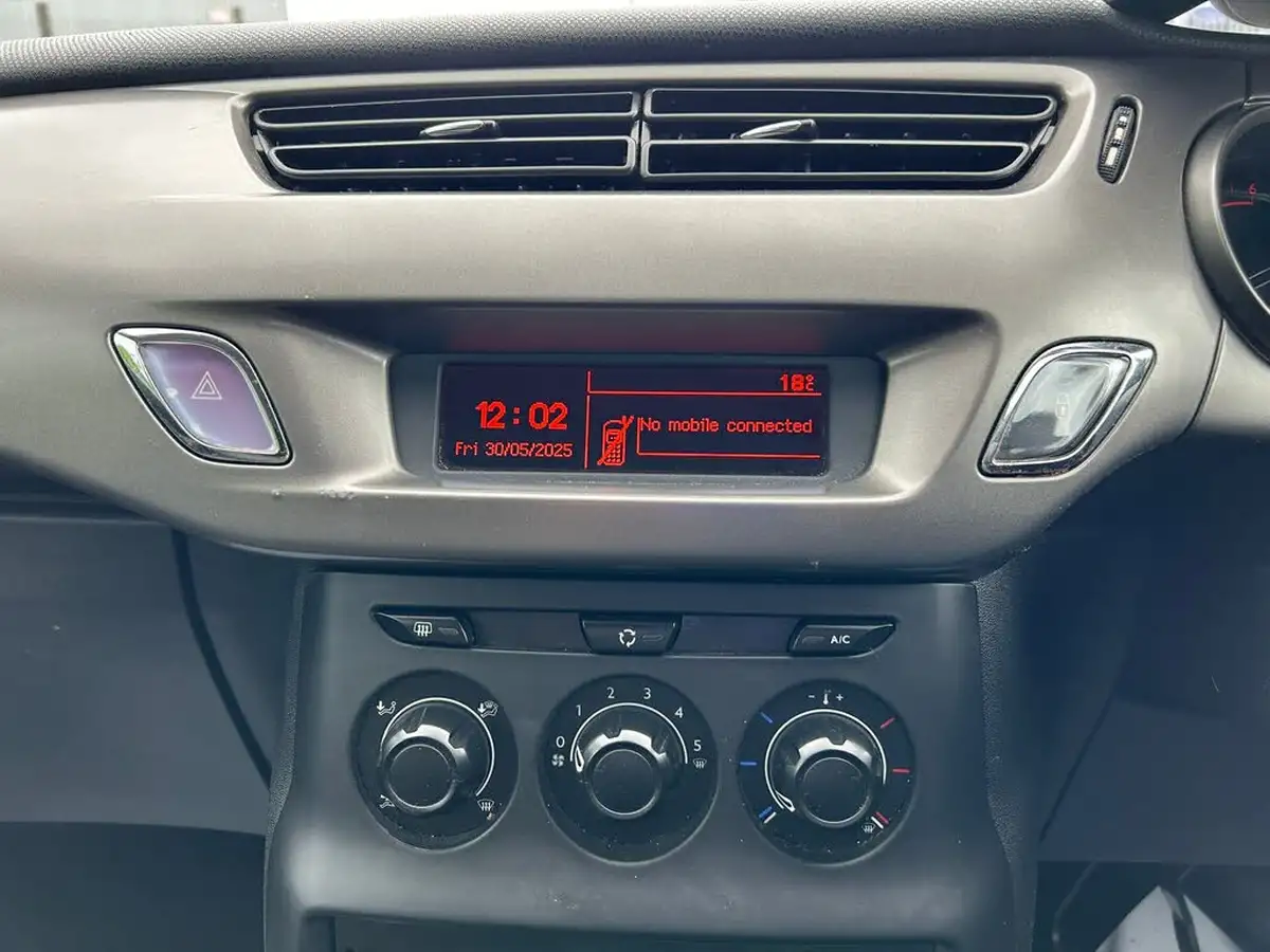2013-citroen-c3-14hdi-vtr-big-11