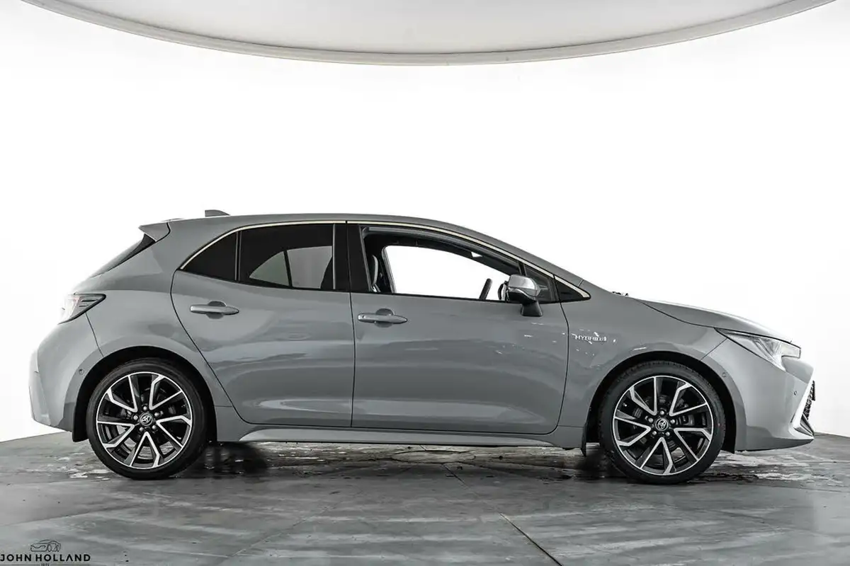 2022-toyota-corolla-20-vvt-i-excel-181bhp-trk-hatchback-big-9