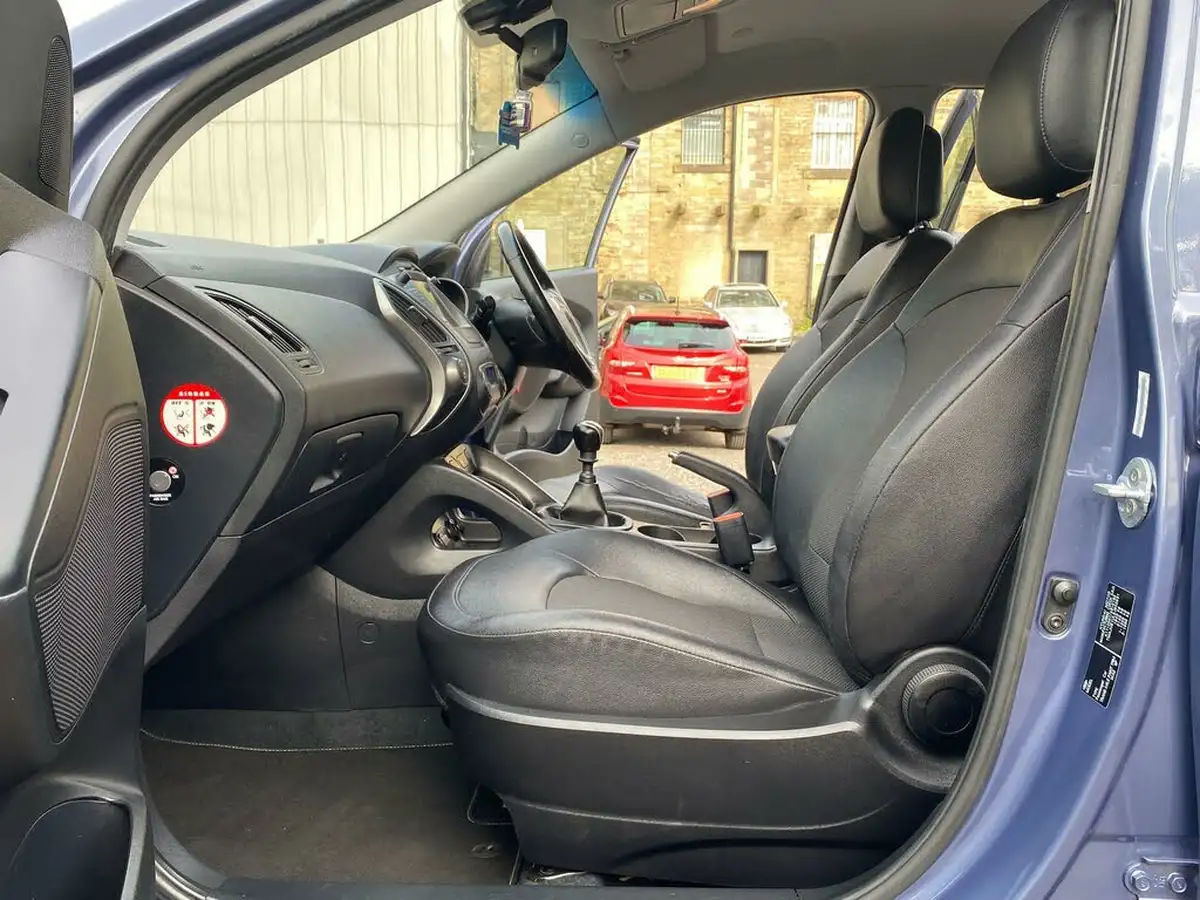 2013-hyundai-ix35-17td-se-nav-big-20