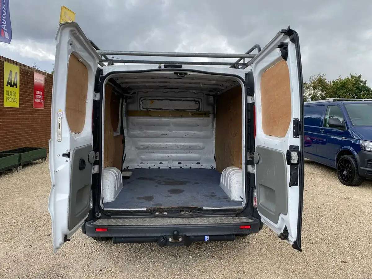 2009-renault-trafic-20td-sl27dci-115-panel-van-big-39