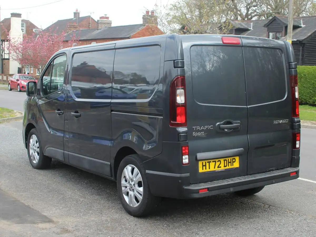 2023-renault-trafic-20dci-sl28-150-sport-big-2