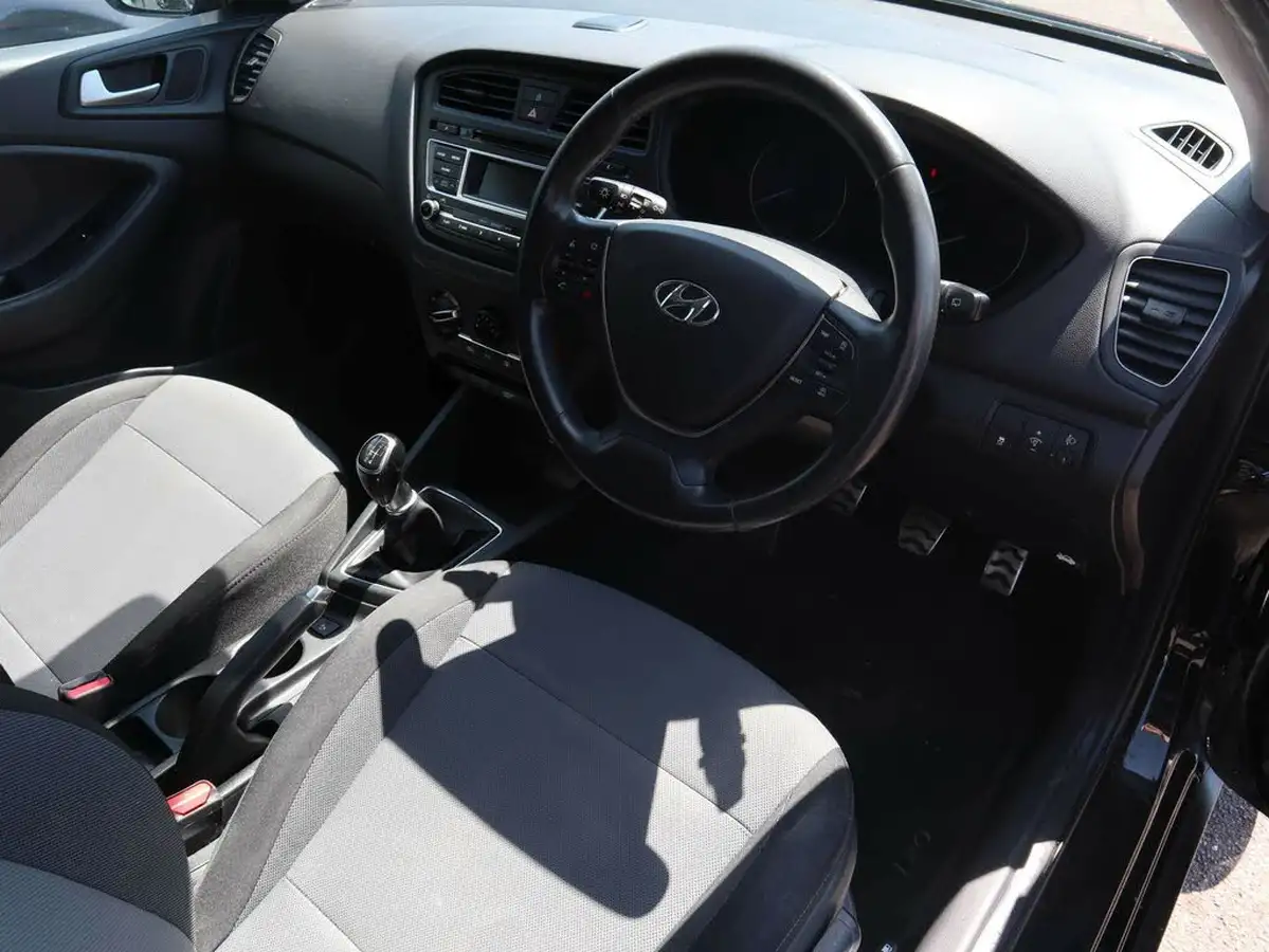 2017-hyundai-i20-10-t-gdi-active-big-5