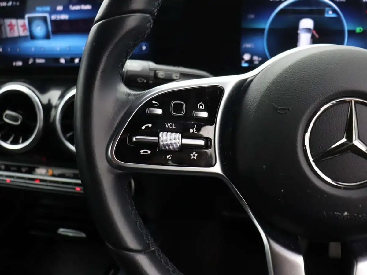 2021-mercedes-benz-gla-class-13-gla-200-sport-executive-big-38
