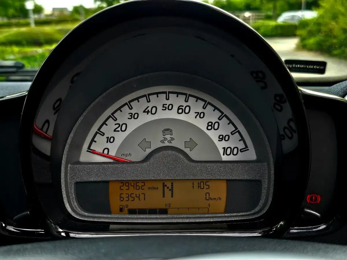 2013-smart-fortwo-10-passion-71bhp-cabriolet-big-15