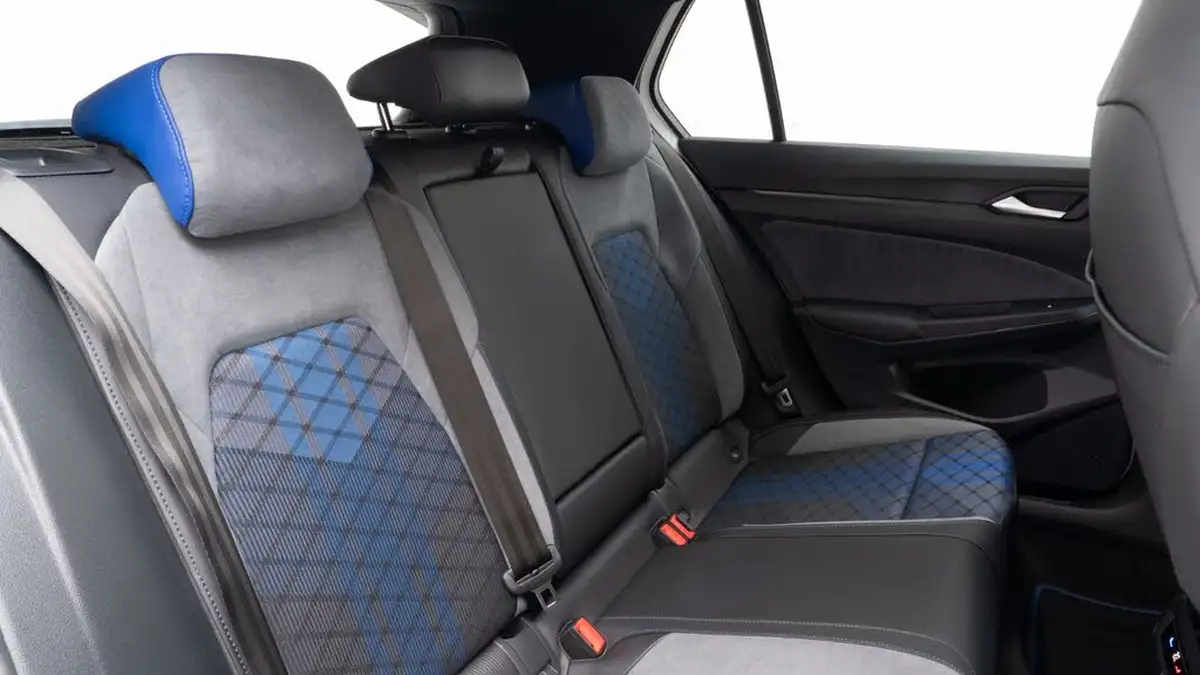 2025-volkswagen-golf-20-tsi-r-black-edition-big-20