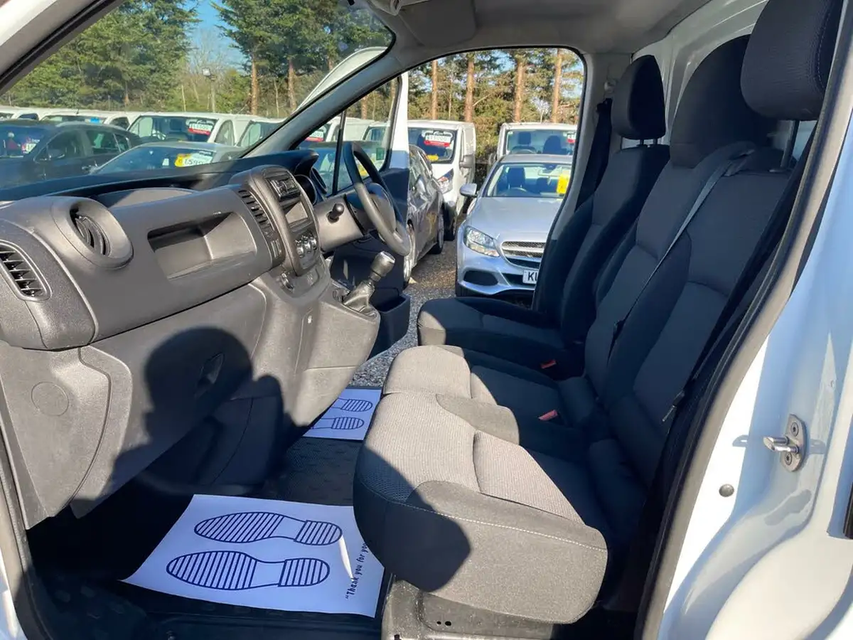 2021-renault-trafic-20dci-ll30-energy-120-business-panel-big-17