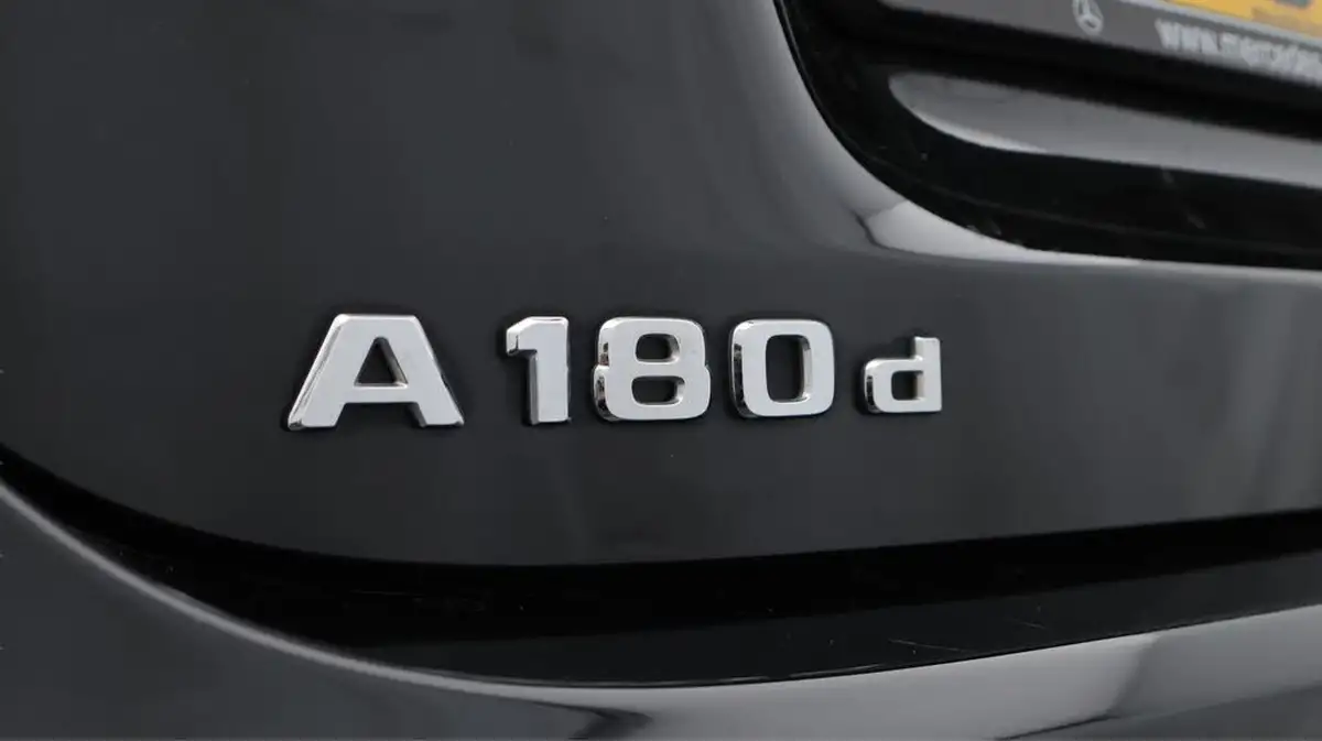 2019-mercedes-benz-a-class-15d-a180d-sport-executive-hatchback-5d-7g-dct-big-21