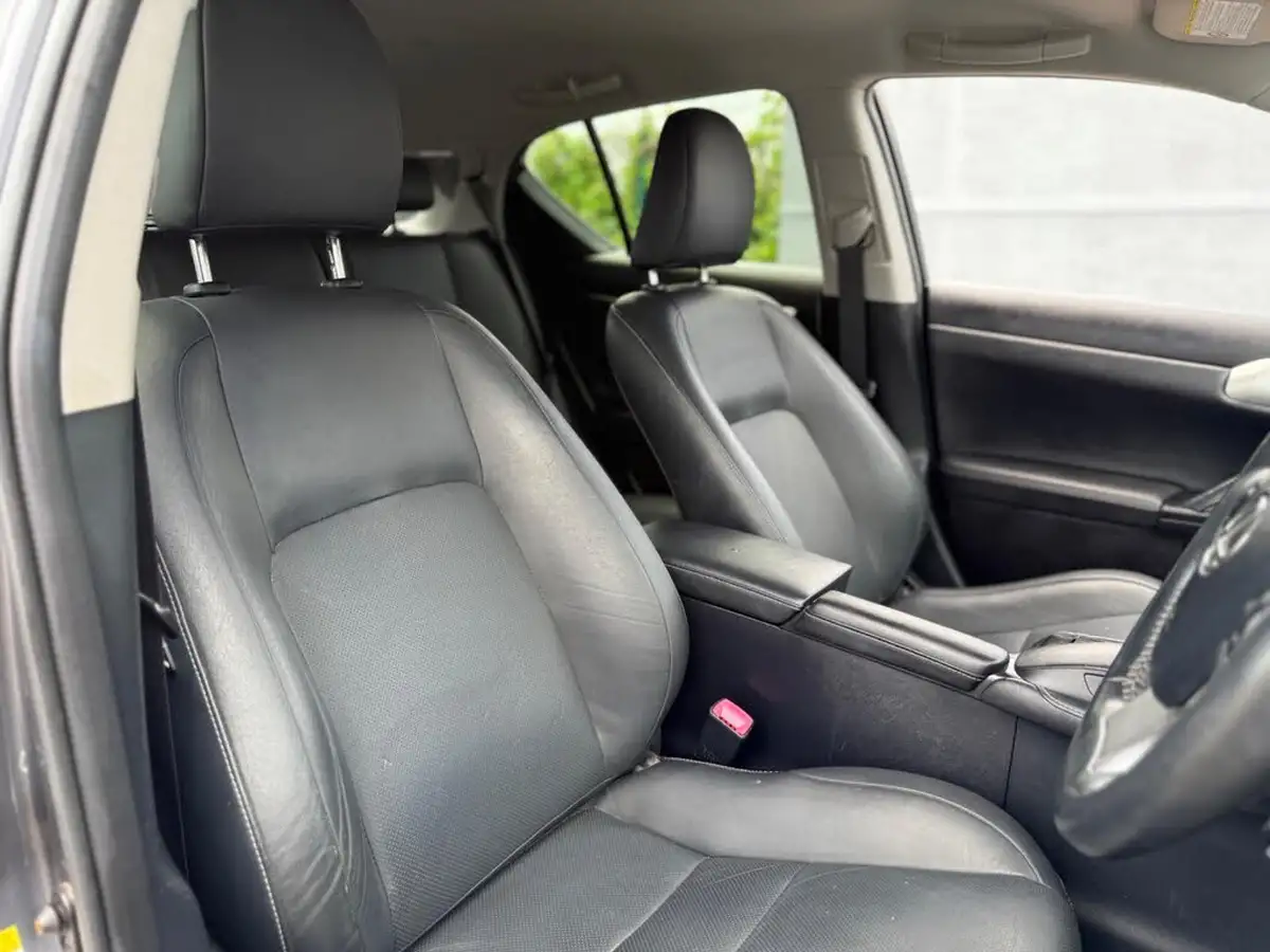 2013-lexus-ct-200h-18-premier-big-17