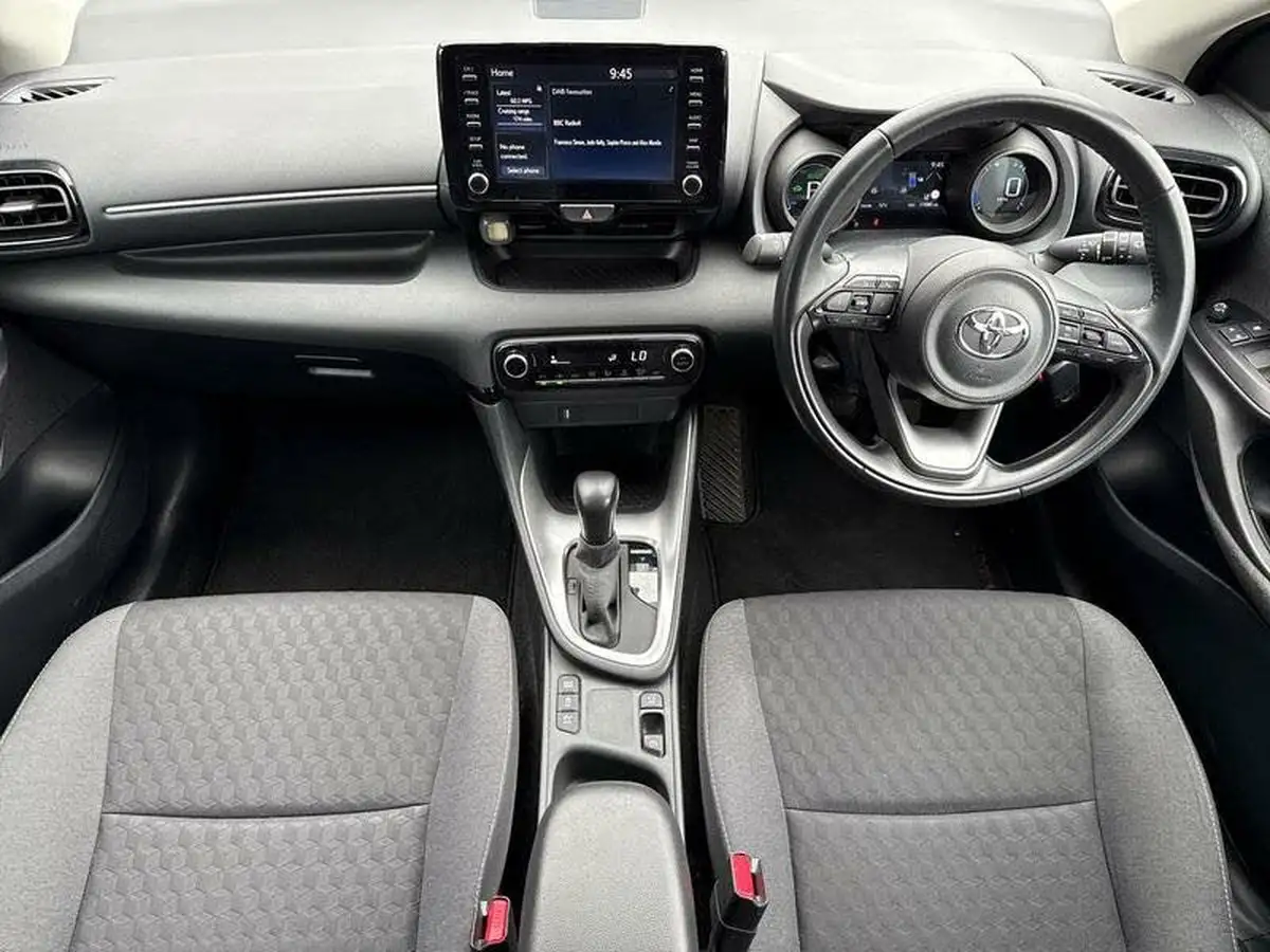 2022-toyota-yaris-15-vvt-i-design-big-10
