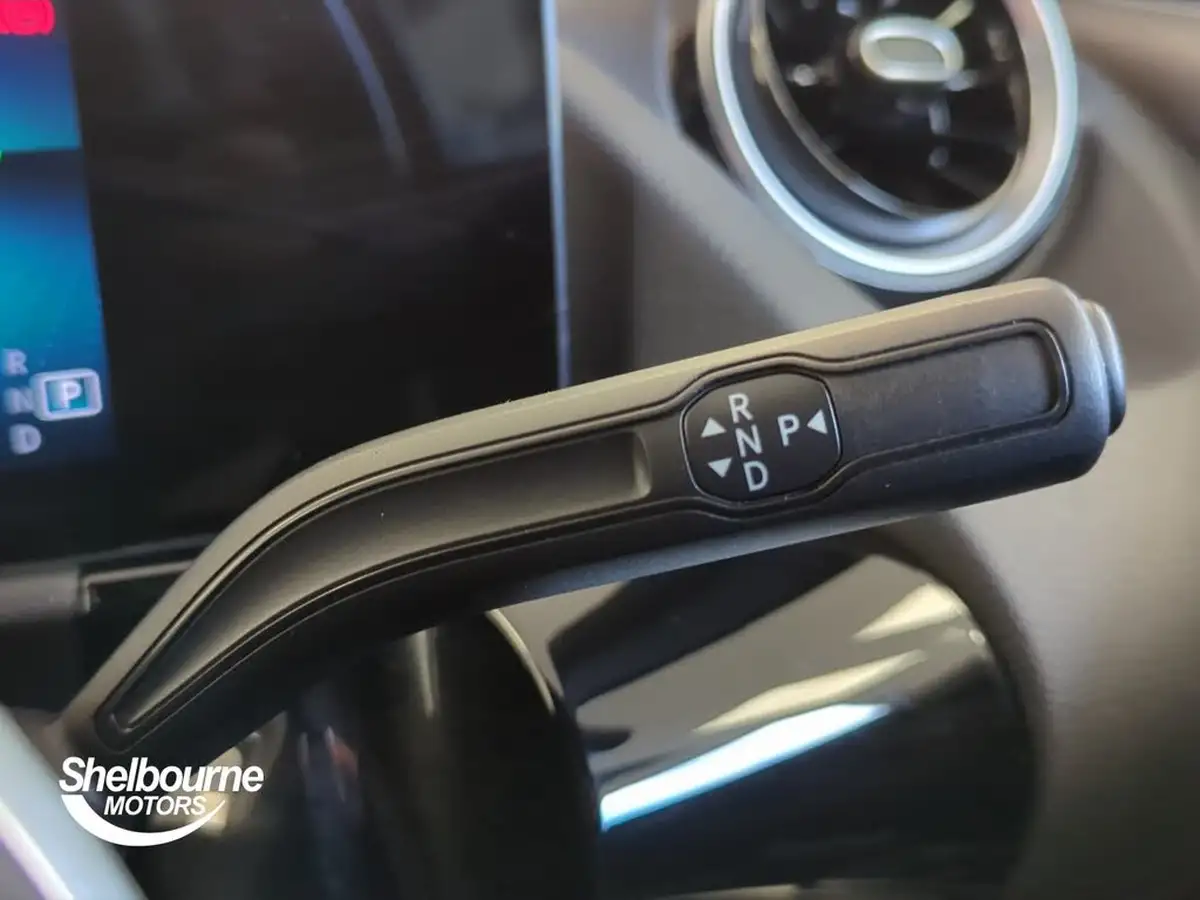 2021-mercedes-benz-gla-class-big-26