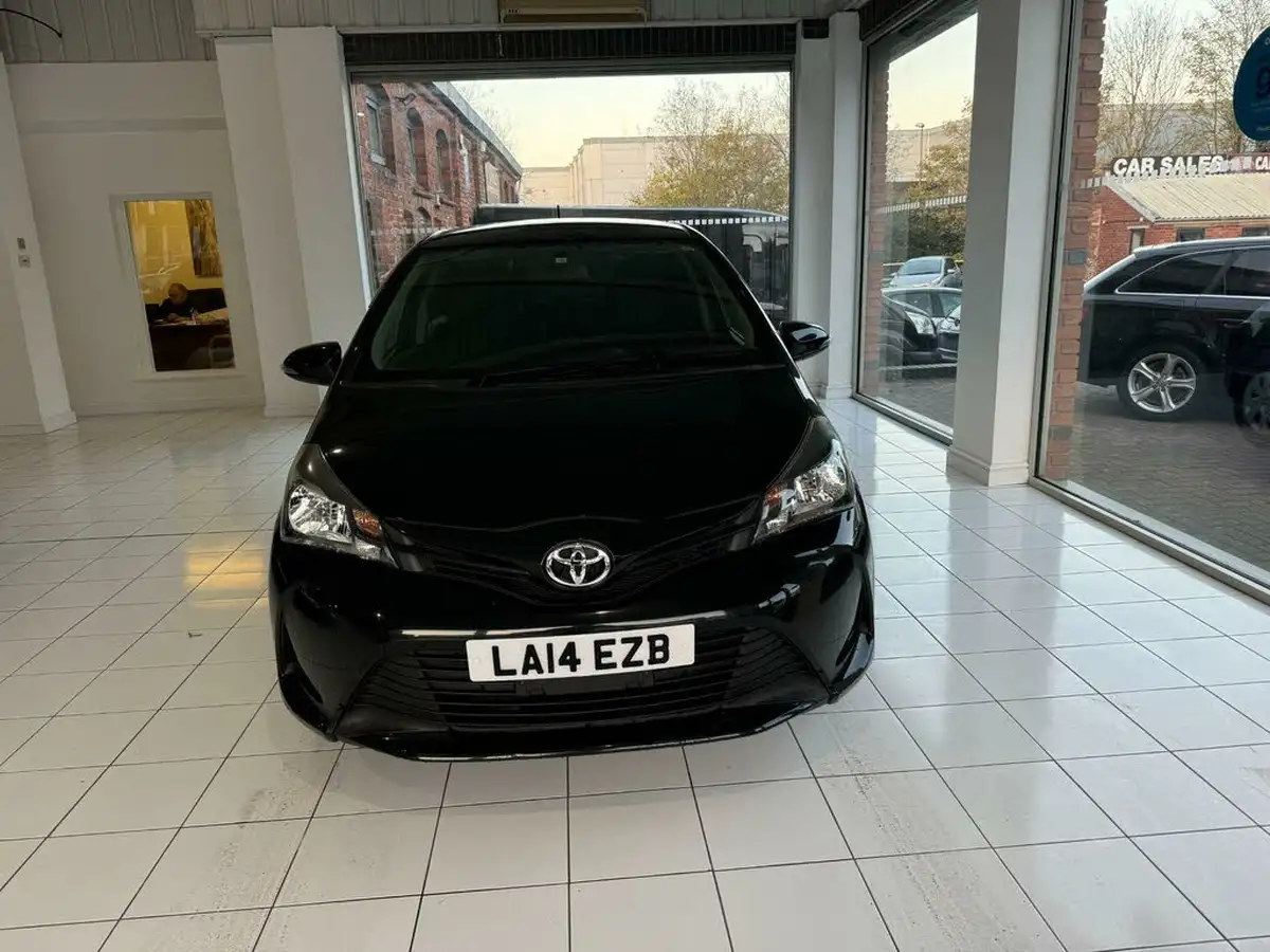 2014-toyota-yaris-big-5